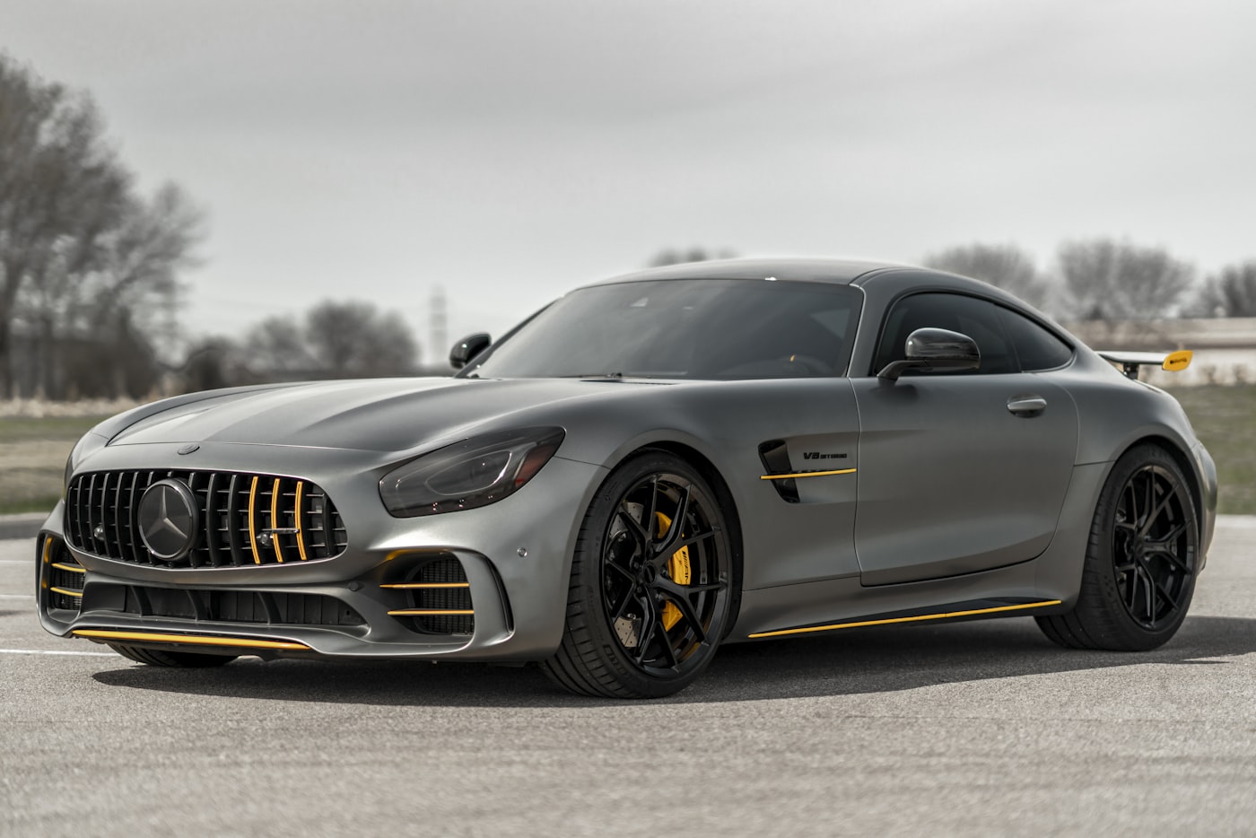 Mercedes-AMG branco após package de styling e performance